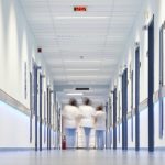 Donna morta a causa di una dieta di sola acqua, attenzione alla disinformazione