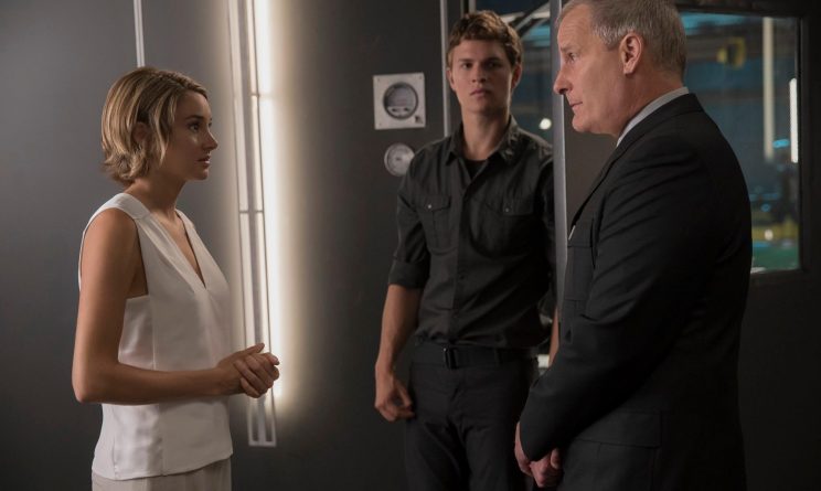 Divergent Movie facebook