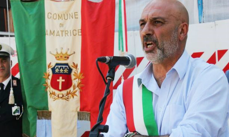 Pirozzi, sindaco Amatrice: «C’è il rischio che finita l’emergenza le casette dei terremotati vadano agli immigrati»