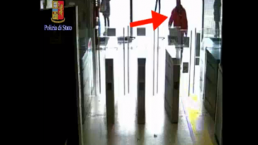 donna peruviana spinta sotto metro a roma