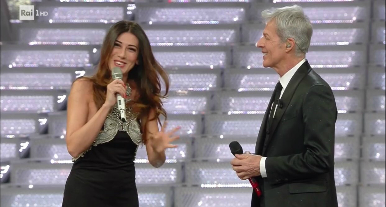 Italia, Bisio e Virginia Raffaele sul palco con Baglioni Italia, Bisio e Virginia Raffaele sul palco con Baglioni