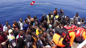 sbarchi migranti sos guardia costiera