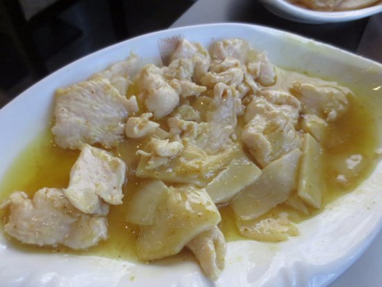 mangia pollo crudo muore