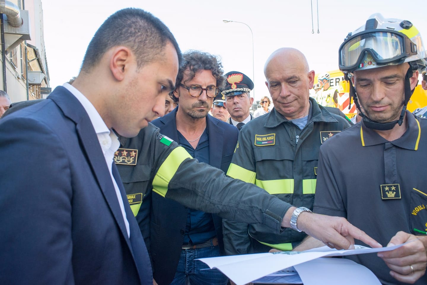 Ricostruzione ponte Genova scontro Di Maio-Toti, il vicepremier: «Non faccio ricostruire il ponte a chi lo ha fatto crollare»