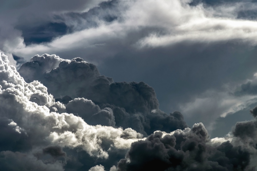 Meteo prossimi giorni: dal caldo anomalo ai temporali, le previsioni