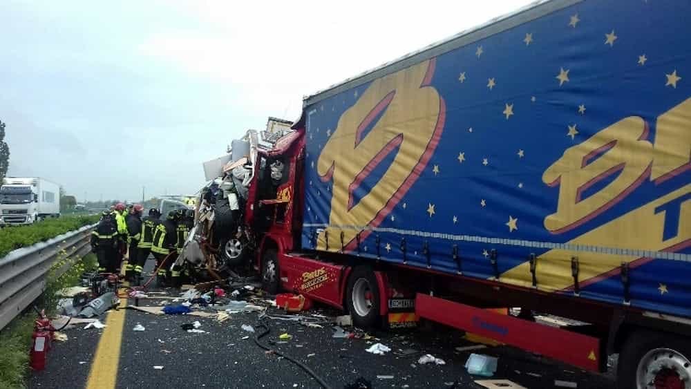incidente a8 statale 336