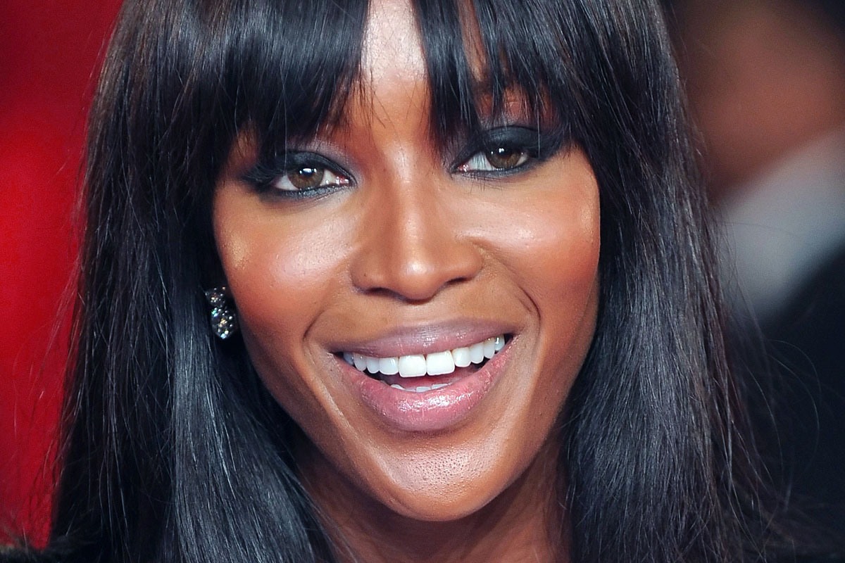 Naomi Campbell Instagram Vestito Attillato E Sguardo