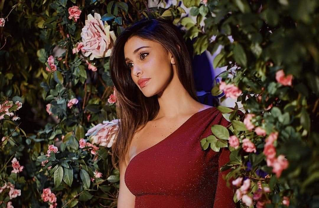Belen Rodriguez, misteriosa e sexy su Instagram «Something new is coming»