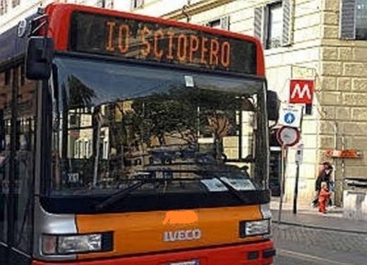 Sciopero dei trasporti a Milano: domani fermi metrò, tram e bus dalle 8,45 alle 12,45