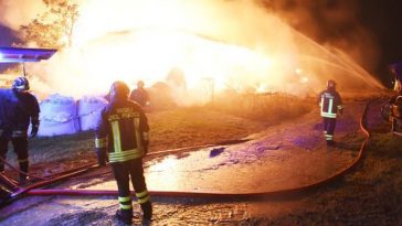 rimini incendio rotoballe