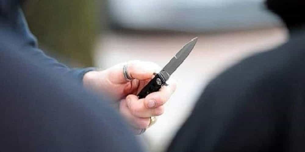 roma rapinatore coltello