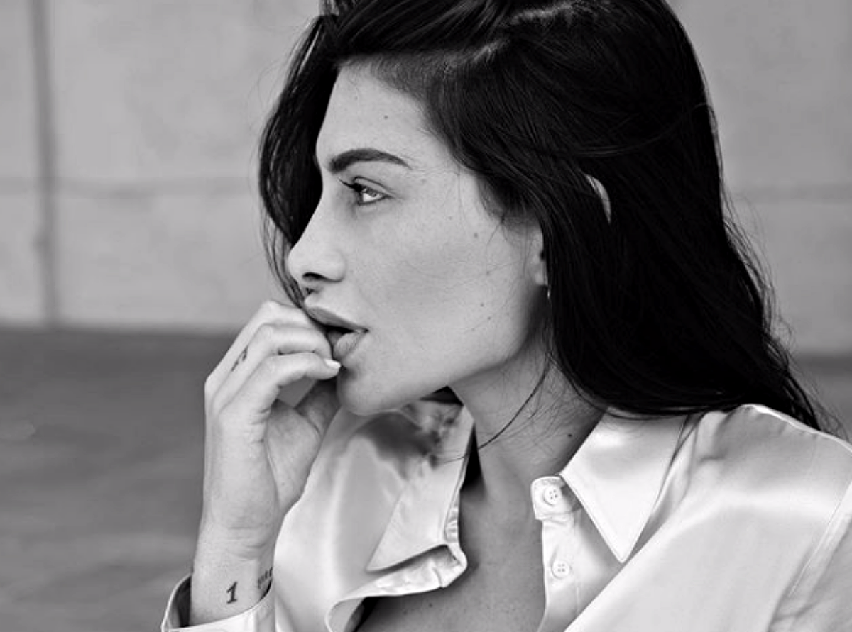 Ludovica Valli Instagram, squat bollente senza reggiseno l'allenamento