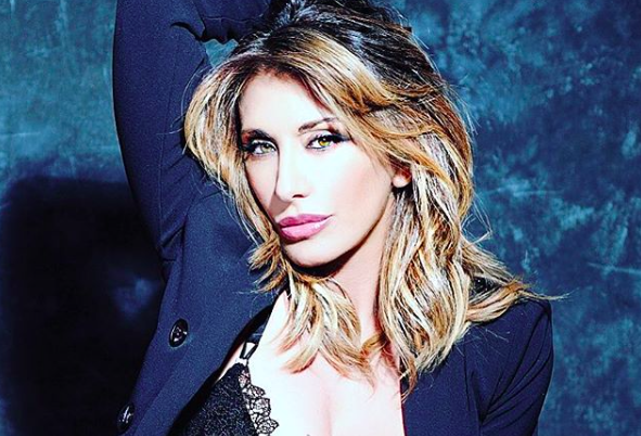 Sabrina Salerno Instagram Scollatura Profonda E Decollete In Bella Mostra Che Bocconcino