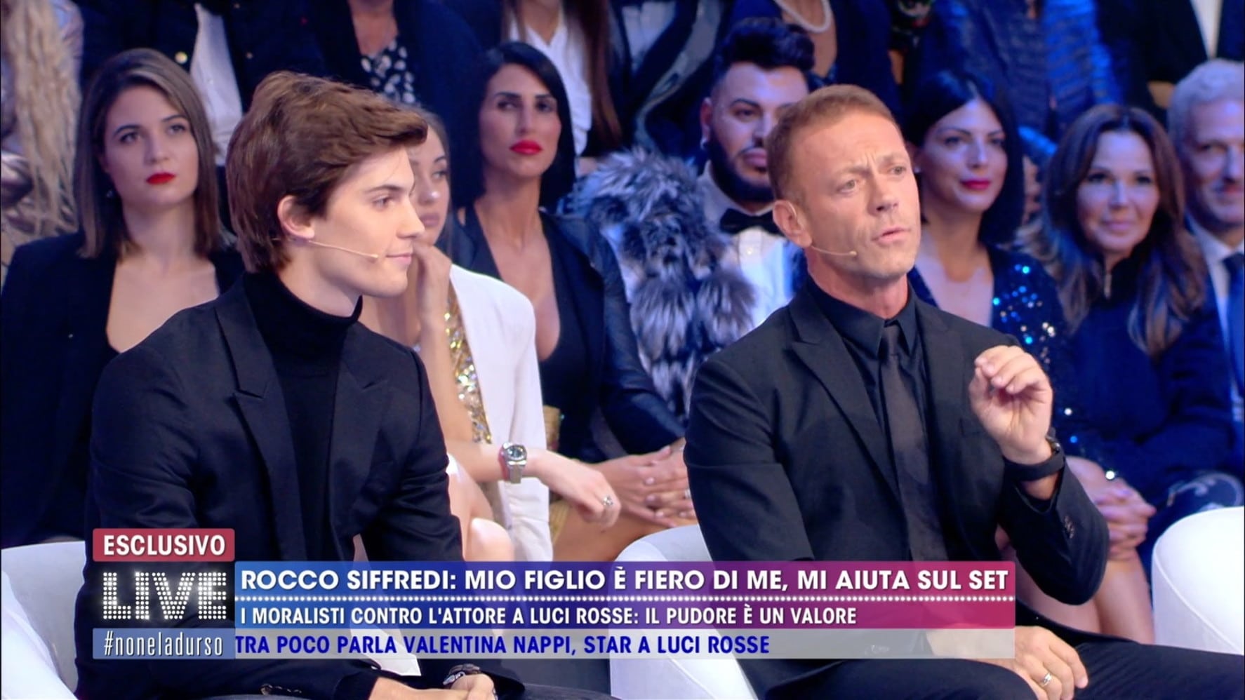 Rocco Siffredi a Live non è la DUrso sesso orale con una vecchietta dopo il funerale della madre foto