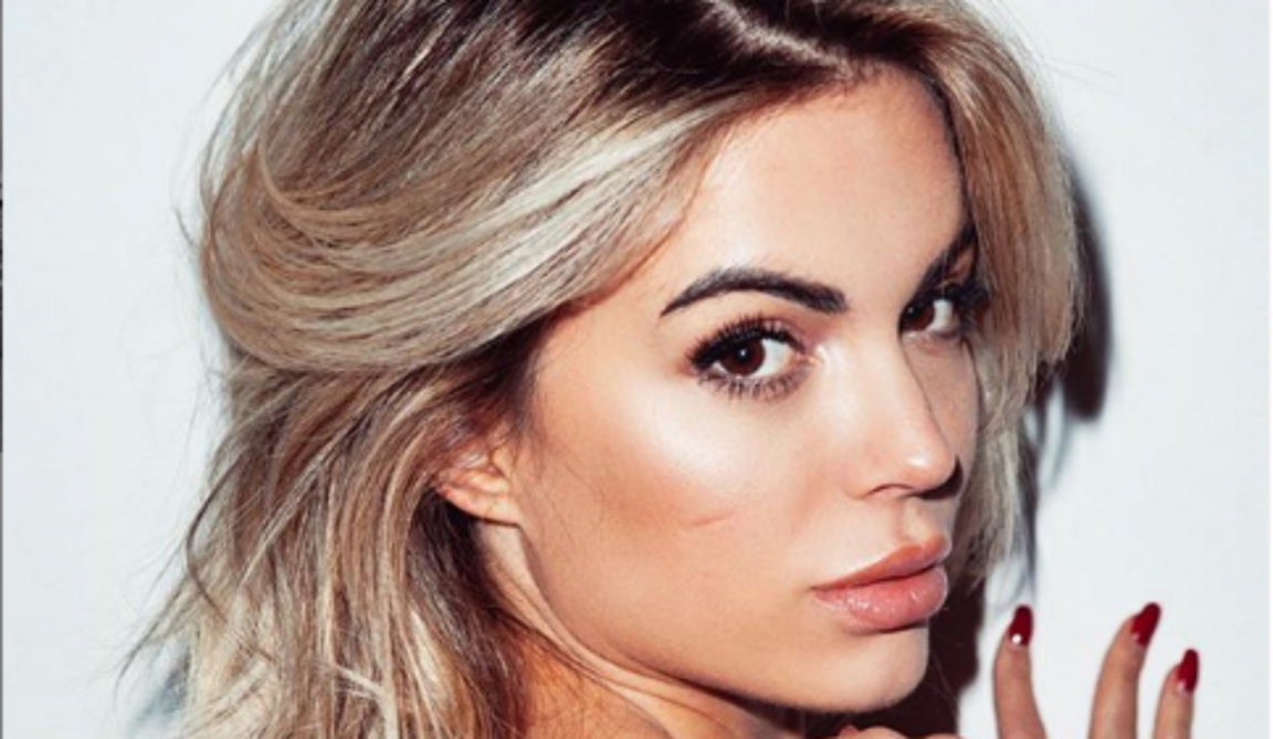 Ludovica Pagani Instagram, provocante in topless: «Maremma, illegali