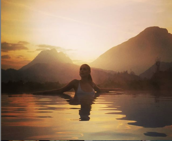 Miriam Leone Instagram piscina Lago di Garda 
