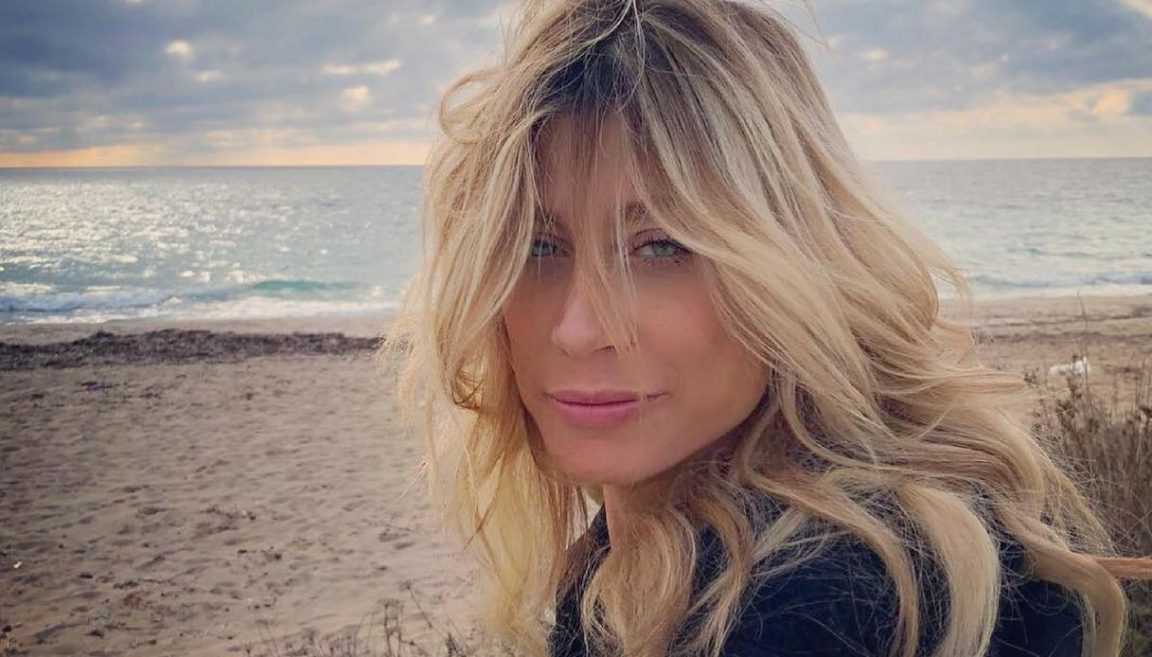 Maddalena Corvaglia compie 40 anni, “momento di bilanci” «A 15 anni ho litigato con Dio, poi…» Maddalena Corvaglia compie 40 anni, “momento di bilanci” «A 15 anni ho litigato con Dio, poi…»