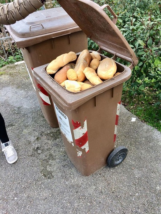 senigallia disoccupato chiede pane