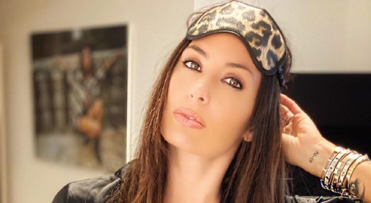 Elisabetta Gregoraci Instagram Lato B 'a Picco' Sulla Città, Glutei ...