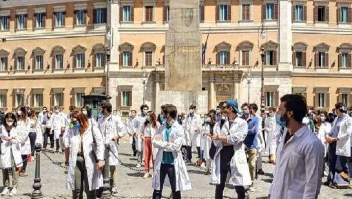 medici specializzandi protesta