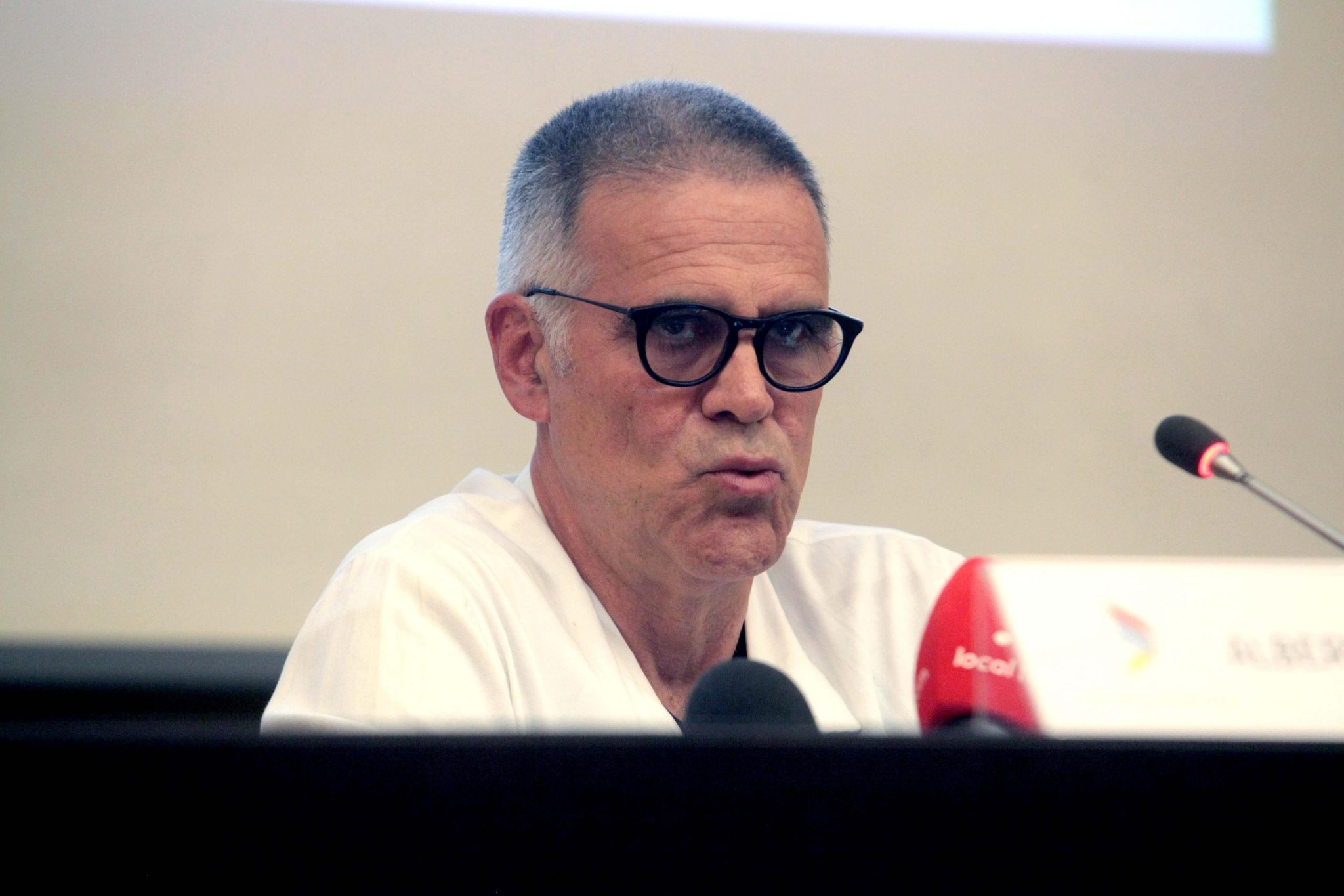 Zangrillo «Contagiati non significa essere malati», scoppia polemica