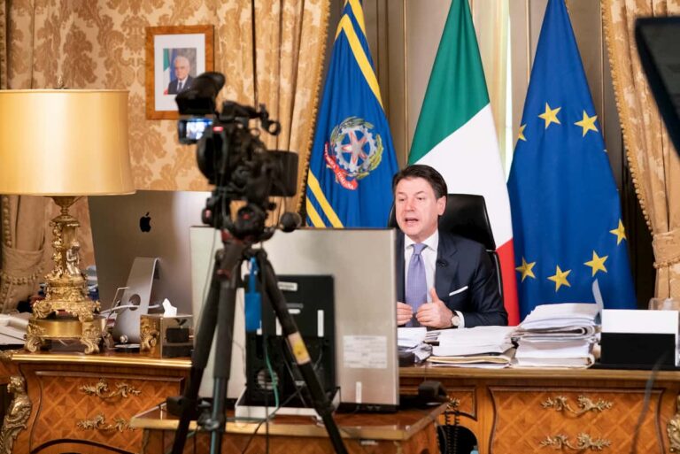 Giuseppe Conte quanto guadagna? Lo stipendio del presidente del consiglio Giuseppe Conte quanto guadagna? Lo stipendio del presidente del consiglio