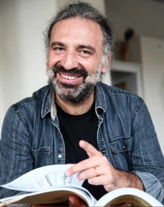 Chi è Stefano Bollani età carriera moglie figli e curiosità Chi è Stefano Bollani età carriera moglie figli e curiosità