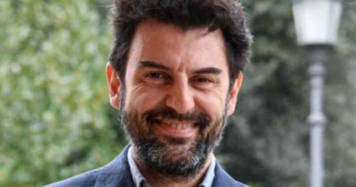 Enrico Ianniello voleva farsi prete l'insolito aneddoto sul suo passato Enrico Ianniello voleva farsi prete l'insolito aneddoto sul suo passato