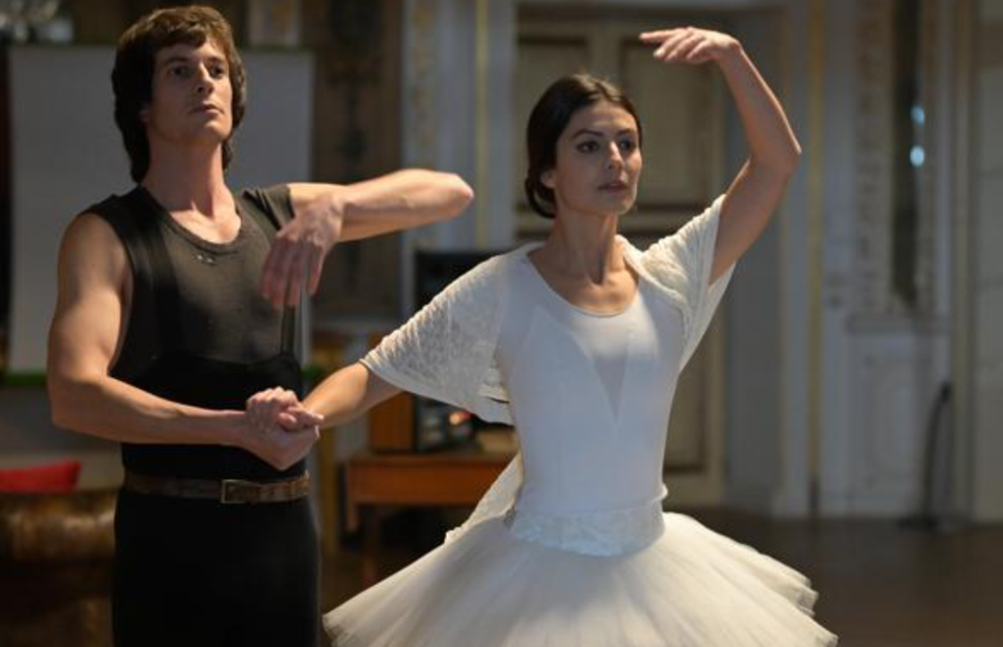 Alessandra Mastronardi sarà Carla Fracci nel film di Rai1 ...