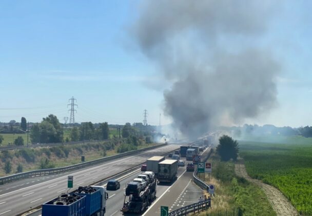 Piacenza, incidente in A1: veicoli a fuoco, due morti ...