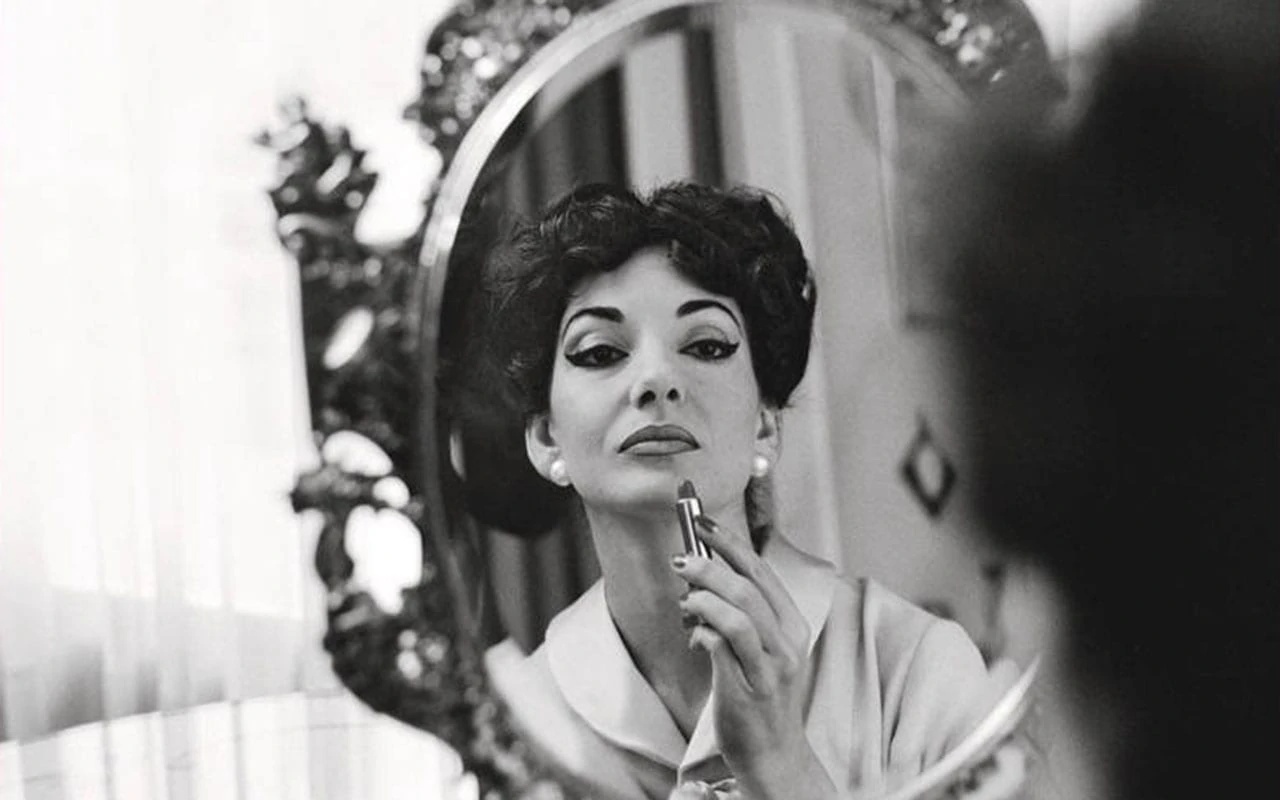 Maria Callas e Onassis dal primo incontro al mistero sulla morte del figlio