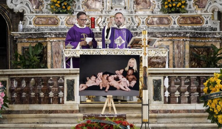 Le Ceneri Di Raffaella Carrà A San Giovanni Rotondo