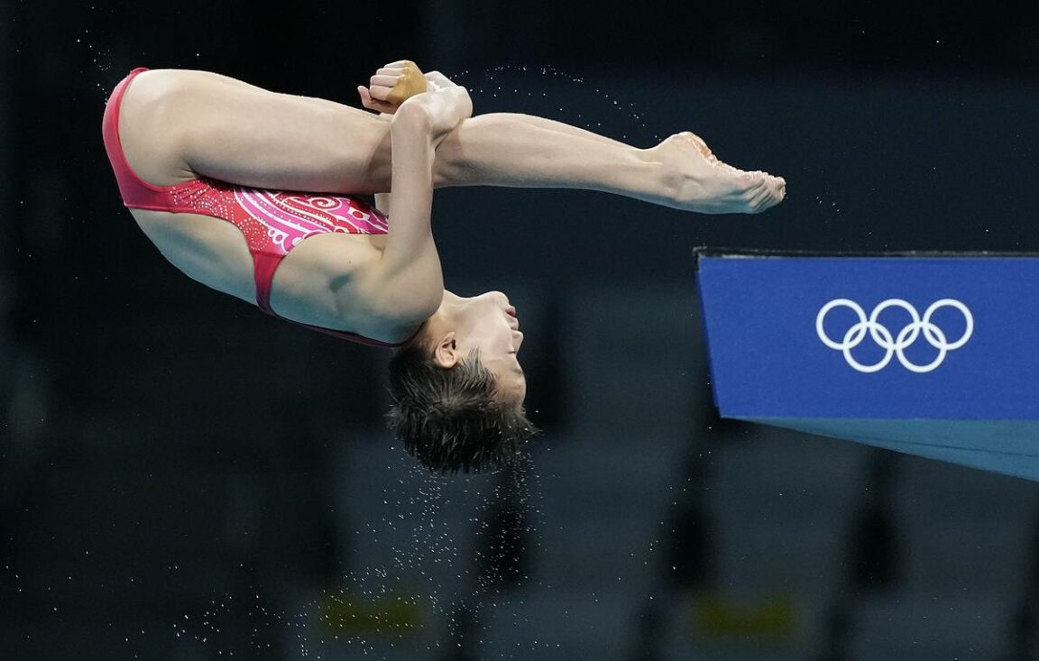 Quan Hongchan Olimpiadi vince l'oro userà il premio per le cure della