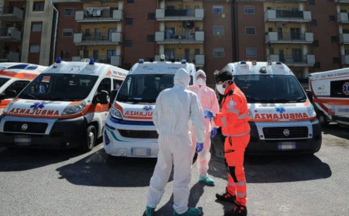 Napoli bambino caduto dal balcone di una palazzina: è morto