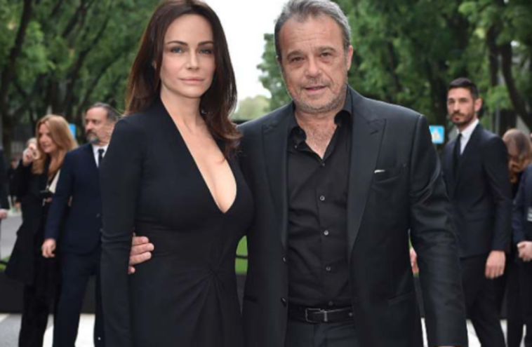 Il dolore di Claudio Amendola: "Mia moglie Francesca Neri è molto malata"