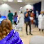 Terza dose vaccino a gennaio Guido Rasi: "Obbligo necessario"