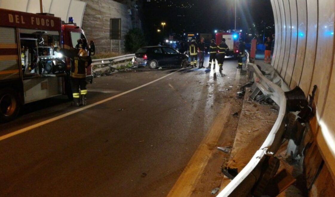 A10 Incidente Tempo Reale Tra Finale E Pietra Ligure: Ferita Una Donna