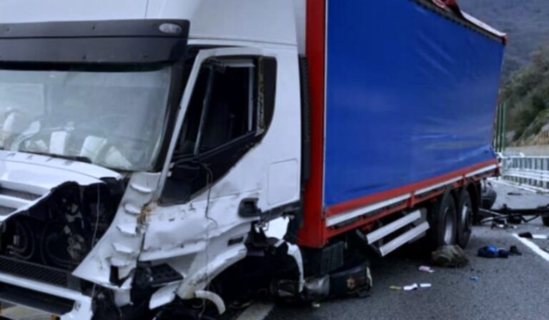 Milano Incidente Tangenziale Ovest Camion Si Ribalta: Morto 67enne