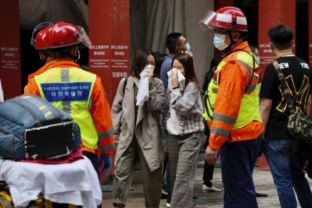 Hong Kong incendio al World Trade Center 300 persone intrappolate