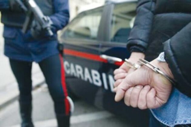 Napoli cinque arresti 