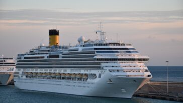 Nave Costa Crociere al porto