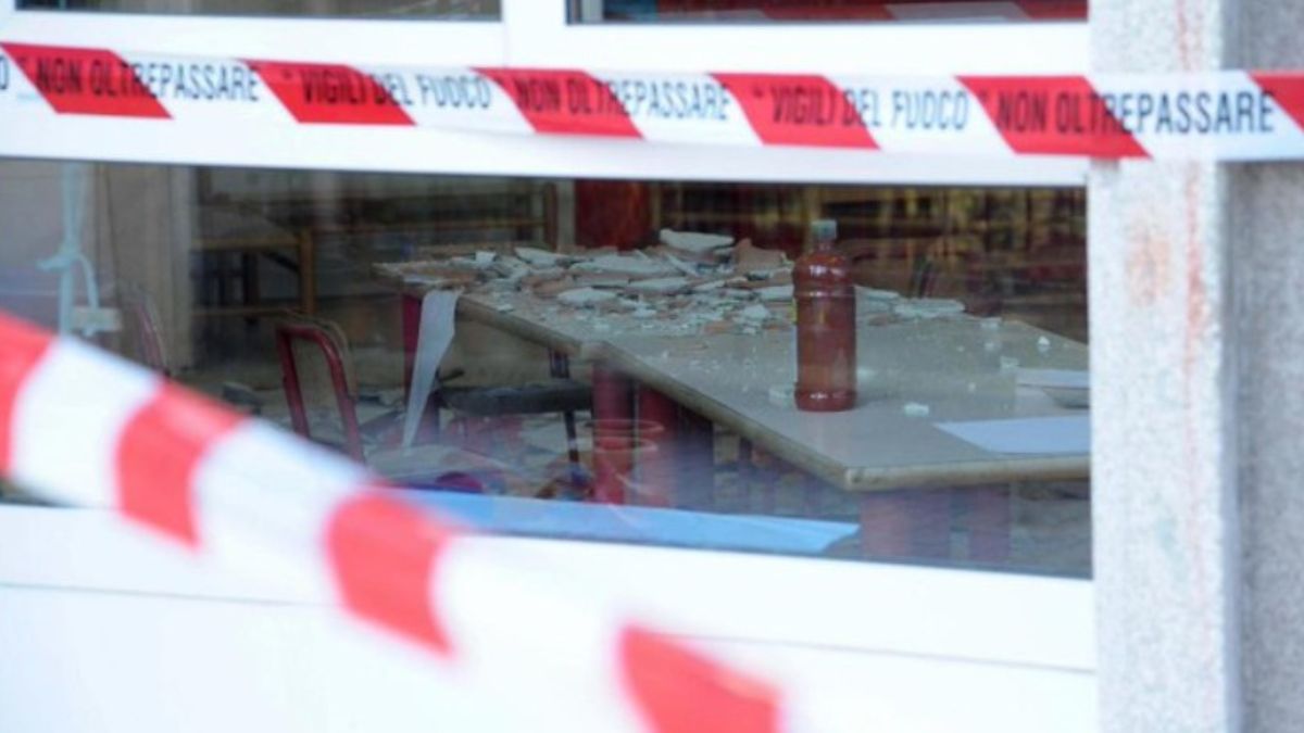 soffitto scuola crolla la spezia