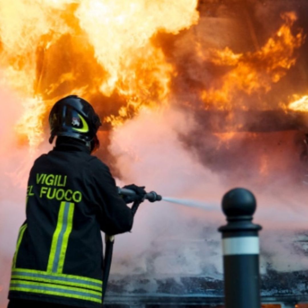 incendio milano morti tre ragazzi