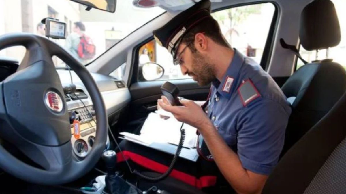 accoltellato dal figlio minorenne