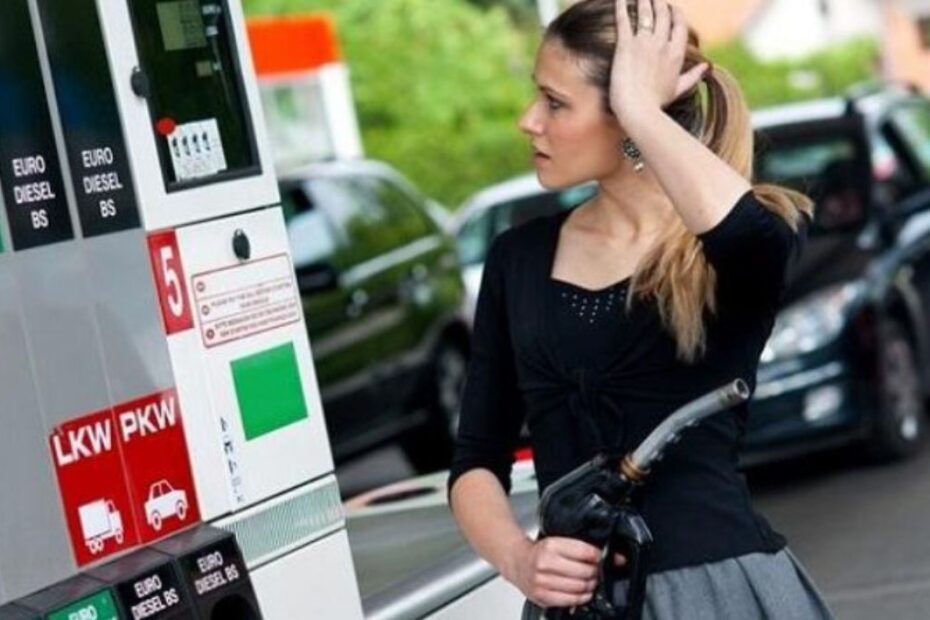 Nuove accise, "stangata" sul diesel: verrà tassato come la benzina