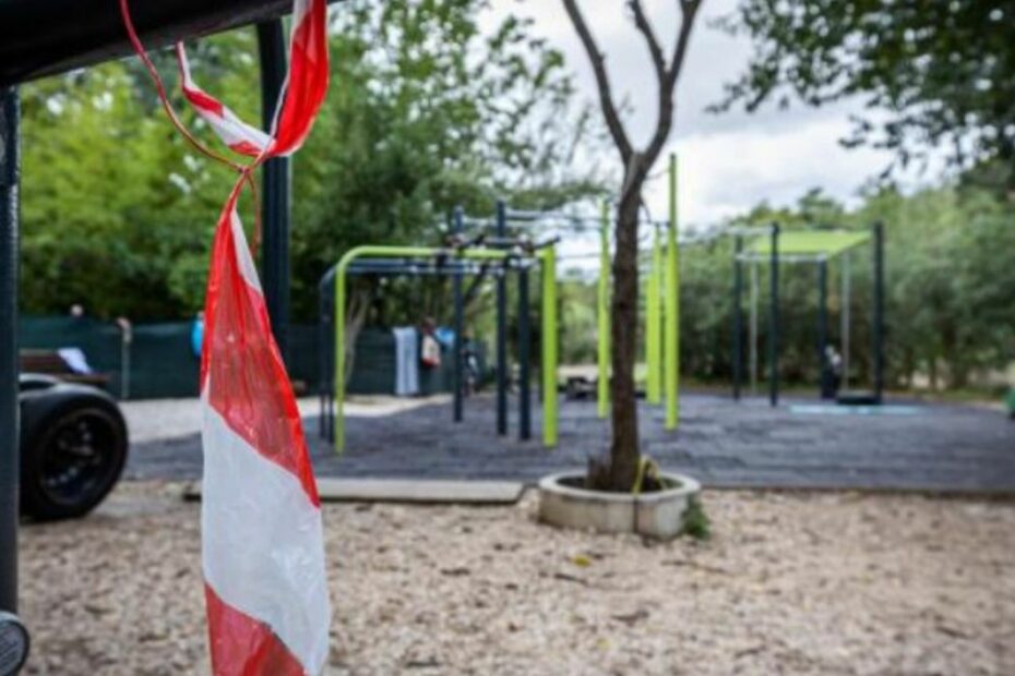 Roma, il mistero dell'uomo trovato impiccato nel parco