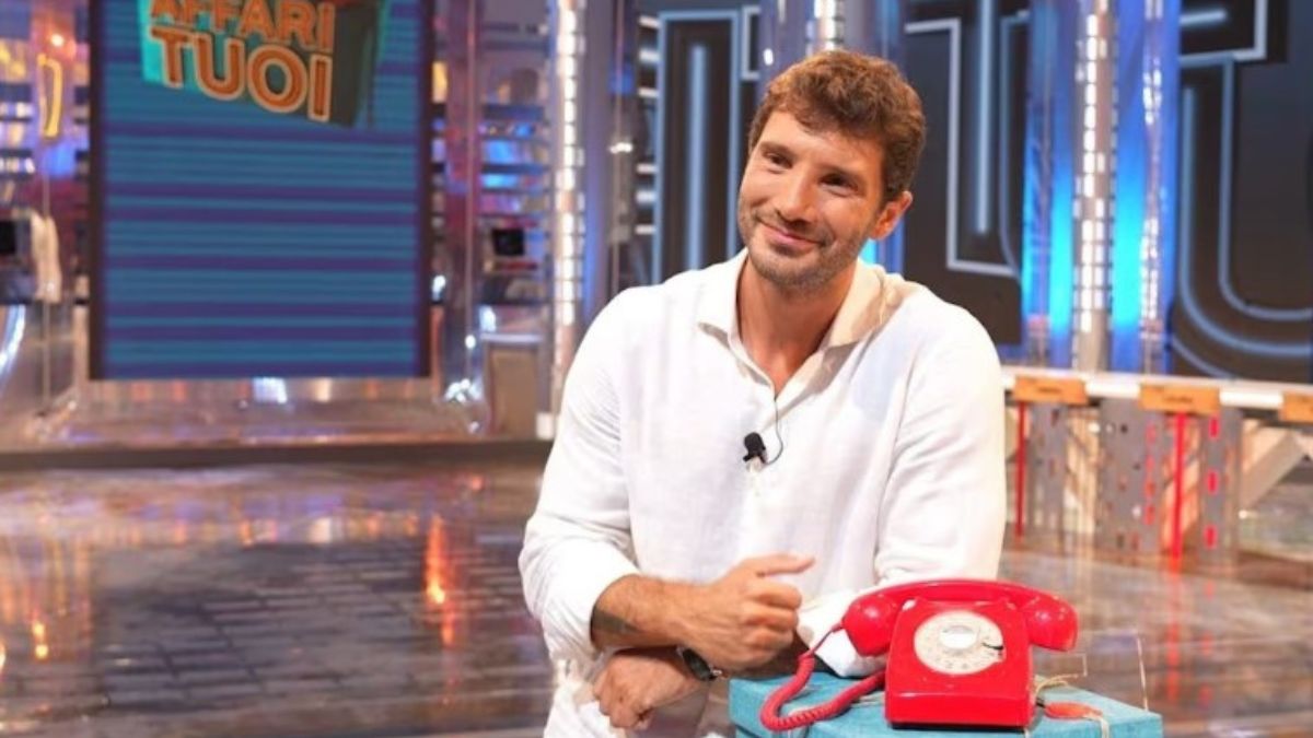 “Pezzo di…”, Stefano De Martino perde la pazienza in diretta. Gelo nello studio di Affari Tuoi (VIDEO)