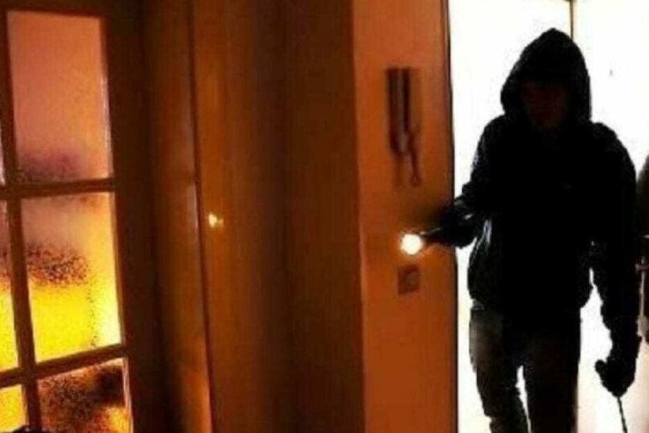 Rapina a Roma, orrore in casa: violenza su madre e figlia disabile