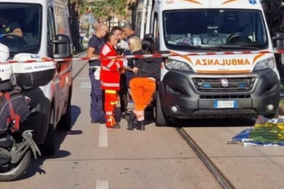 Napoli, donna 43enne accompagna i figli a scuola e viene investita