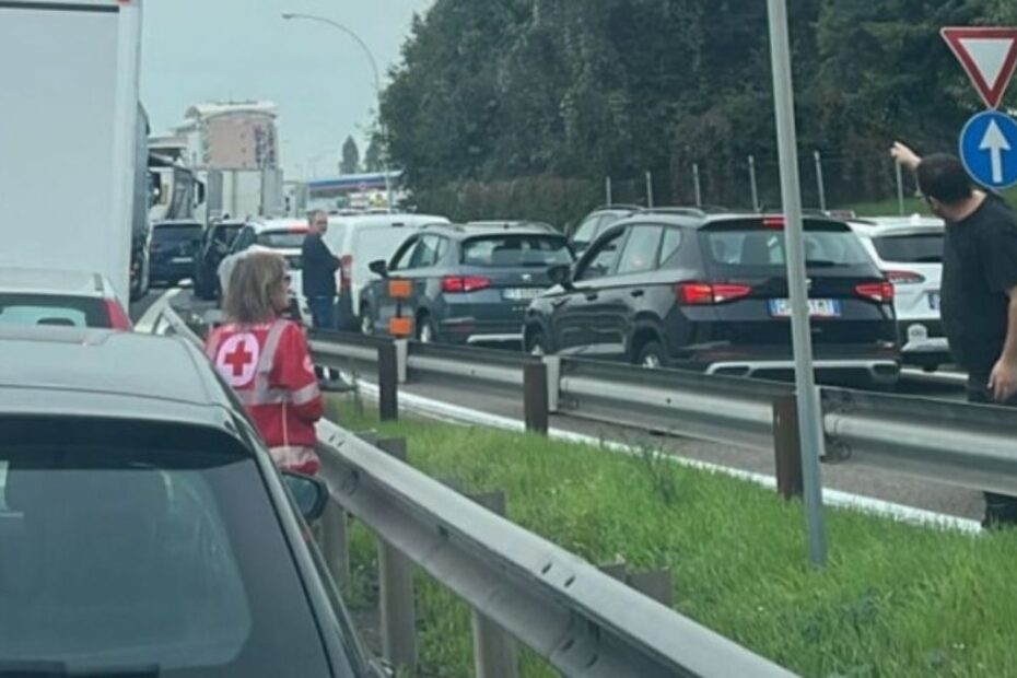 Quattro feriti nell'incidente sulla tangenziale di Milano: lo schianto